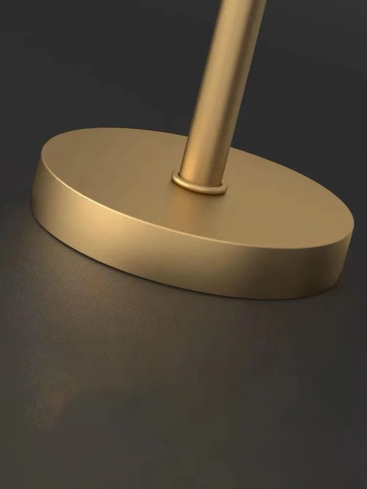 Goldene Glaskugel-Tischlampe