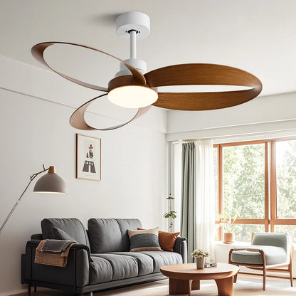 Moderner LED-Deckenventilator mit Holzflügeln