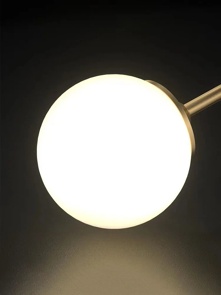 Goldene Glaskugel-Tischlampe