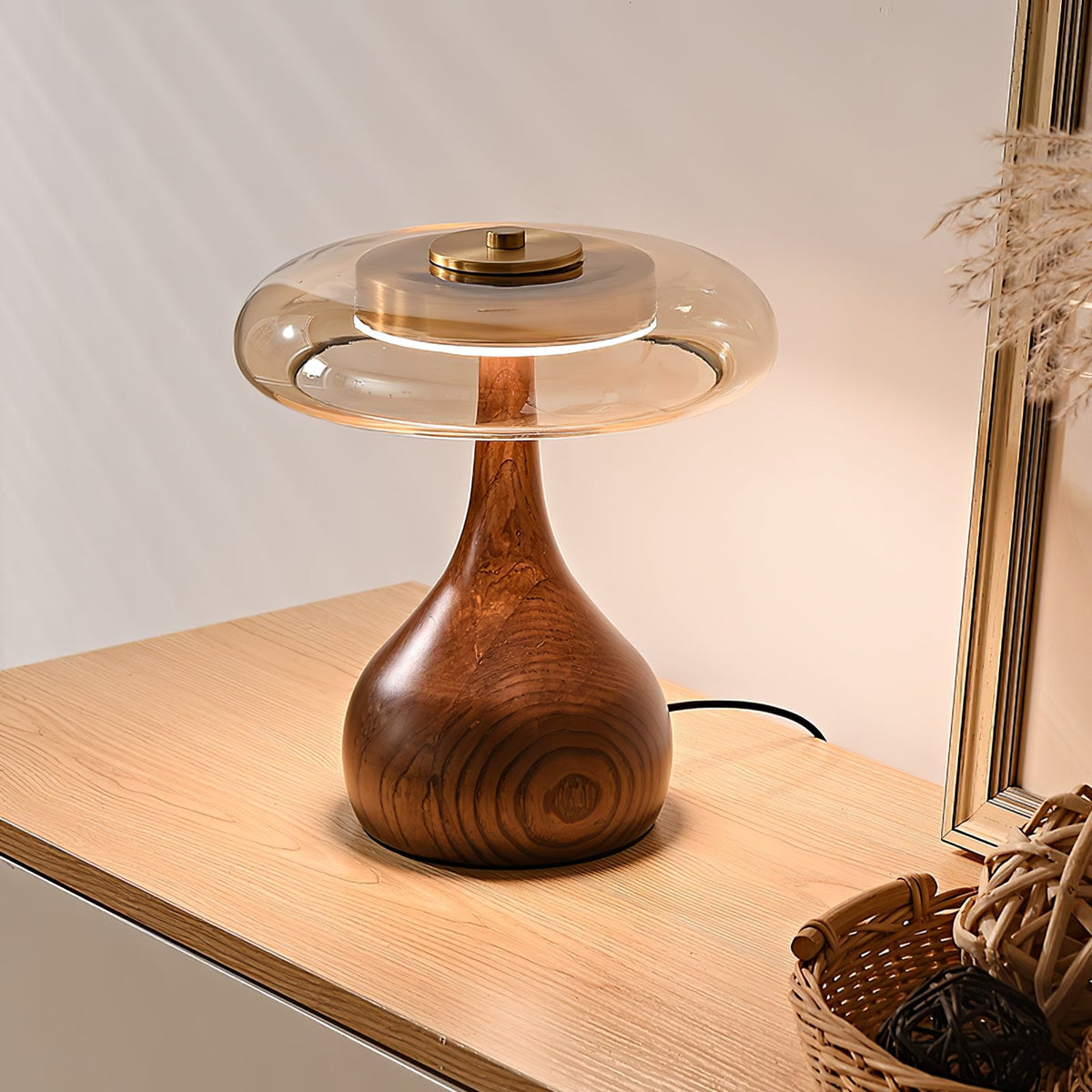 Quilven Walnussholz-Tischlampe im Mid-Century-Stil