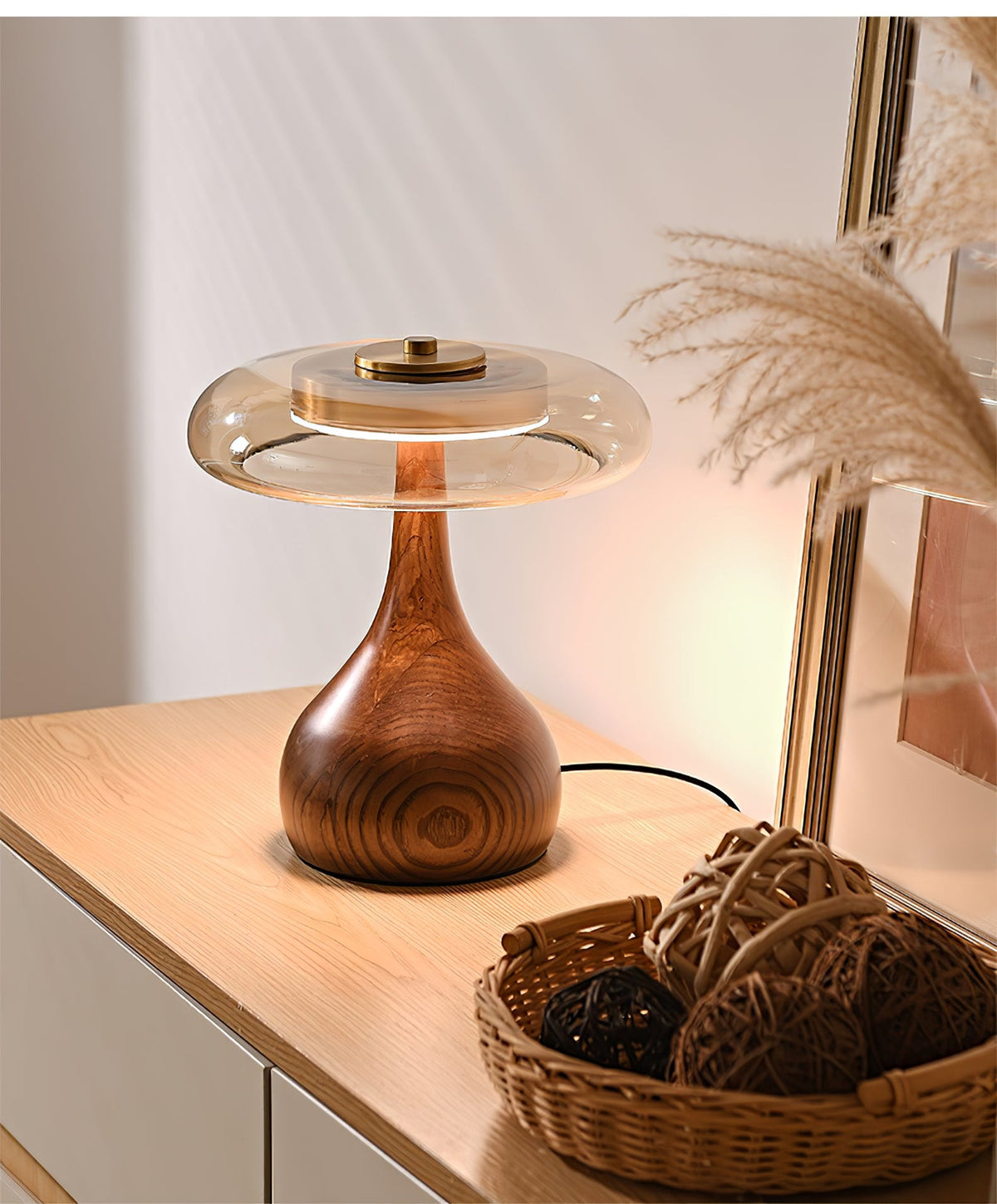 Quilven Walnussholz-Tischlampe im Mid-Century-Stil