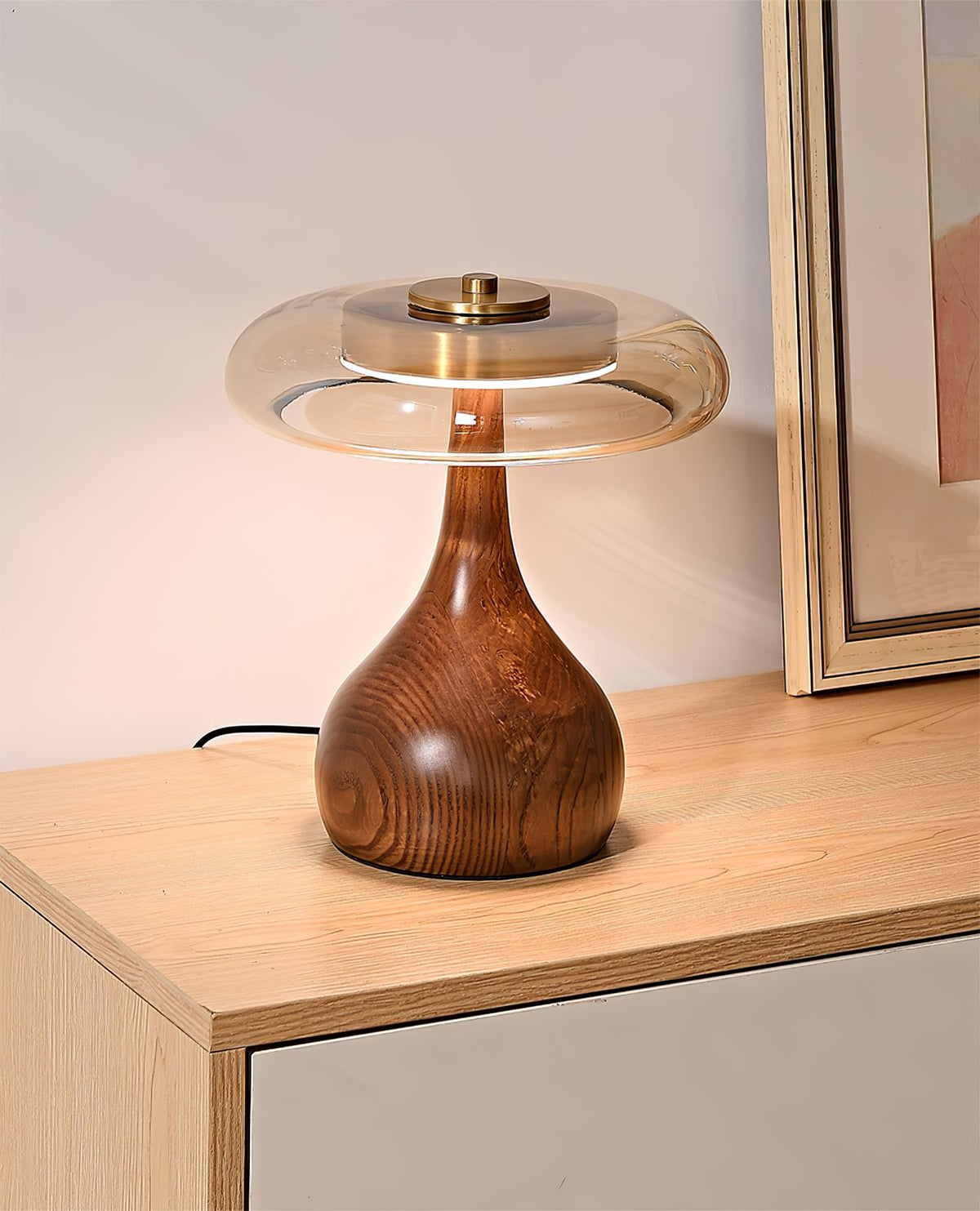 Quilven Walnussholz-Tischlampe im Mid-Century-Stil
