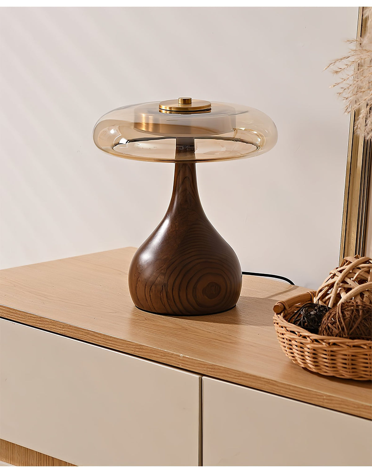Quilven Walnussholz-Tischlampe im Mid-Century-Stil