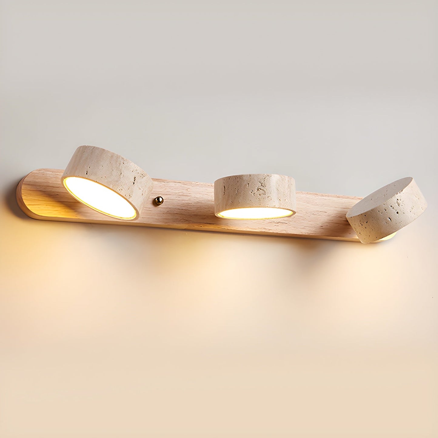 Wandlampe aus Holz und Travertin