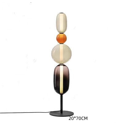 Designer-Stehlampe mit Farbakzenten