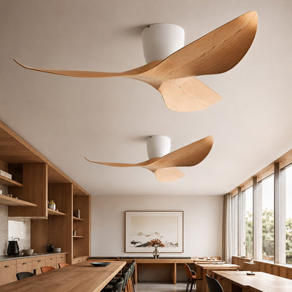 Geformter Deckenventilator mit Flügeln