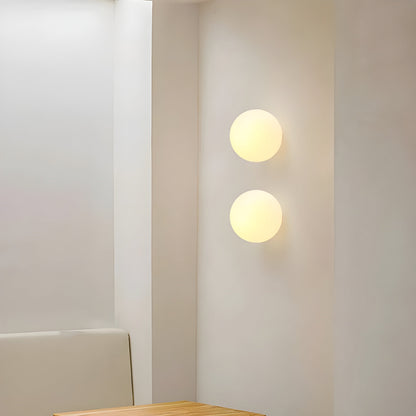 Orbelle minimalistische Wandleuchte aus Milchglas