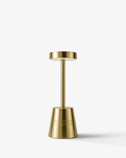 Kabellose Tischlampe mit Messingscheibe