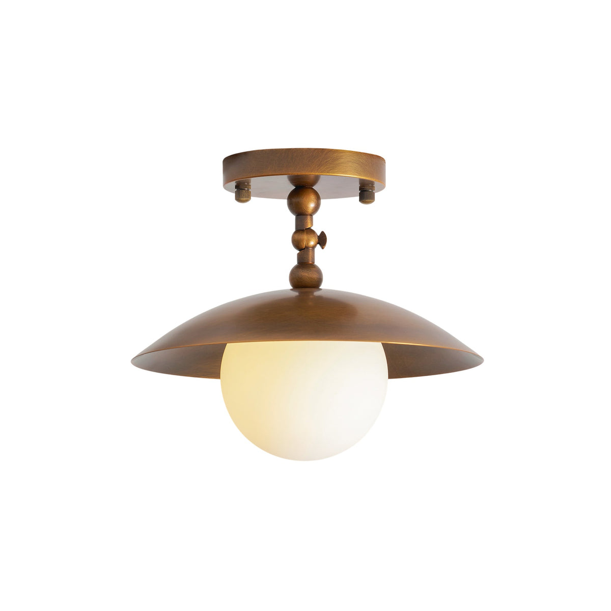 Halbflächen-Deckenleuchte mit Messingkuppel