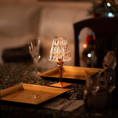 Prismara facettierte kabellose Kristall-Tischlampe