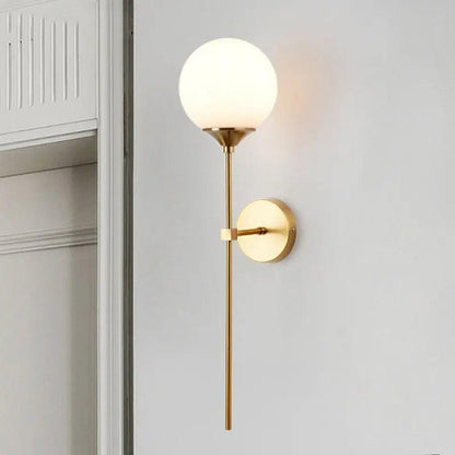 Velmira Wandleuchte mit Glaskugel im Mid-Century-Stil