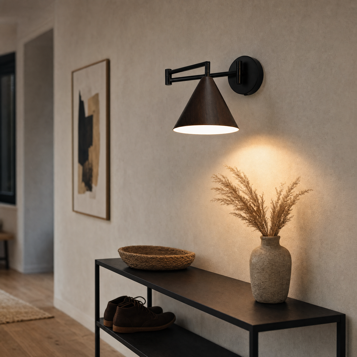 Linnoro skandinavische Wandleuchte mit Holzoptik und Schwenkarm