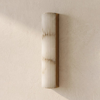 Minimalistische geriffelte Alabaster-Wandleuchte Rivenna