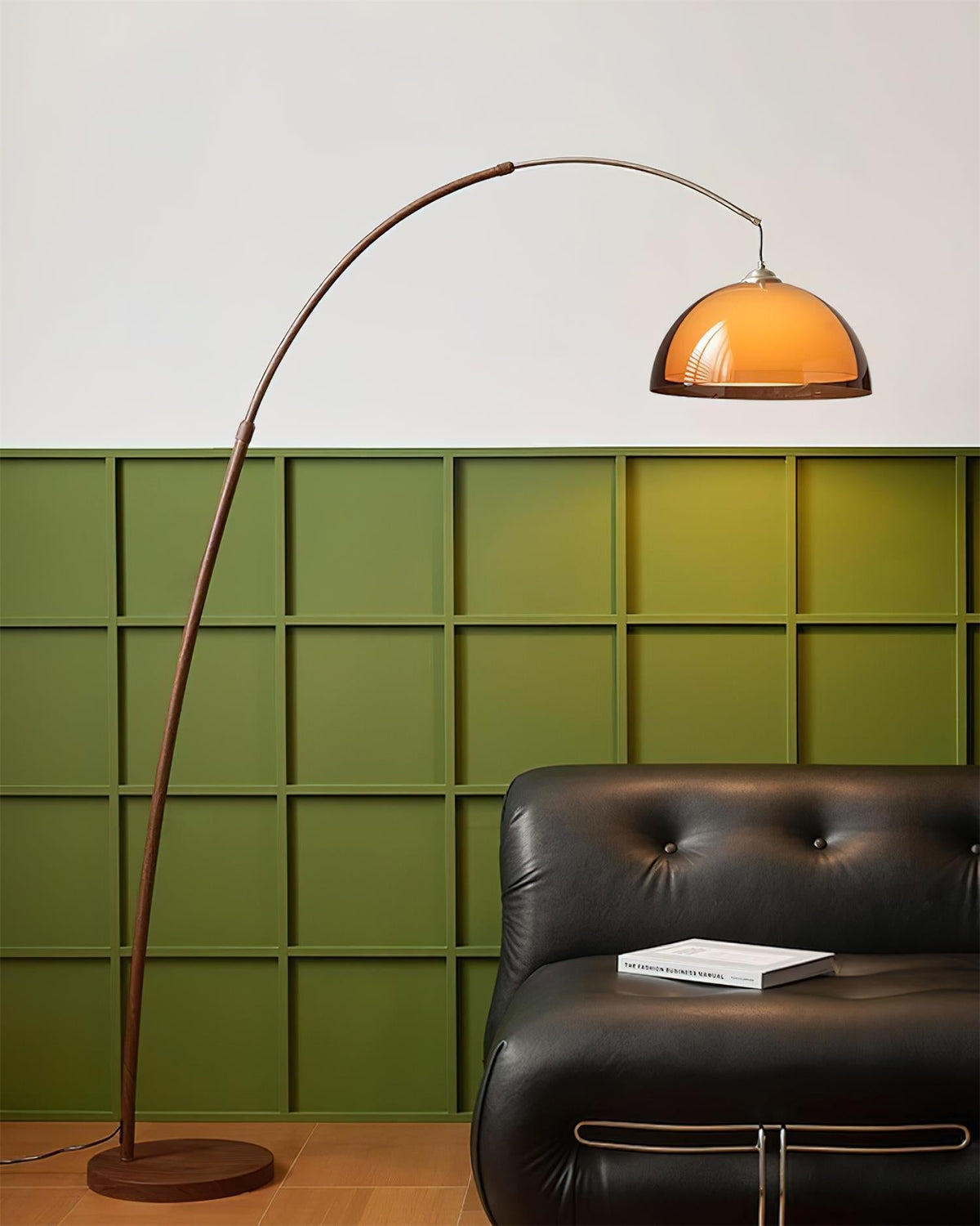Halberon Bogen-Stehlampe aus Walnussholz
