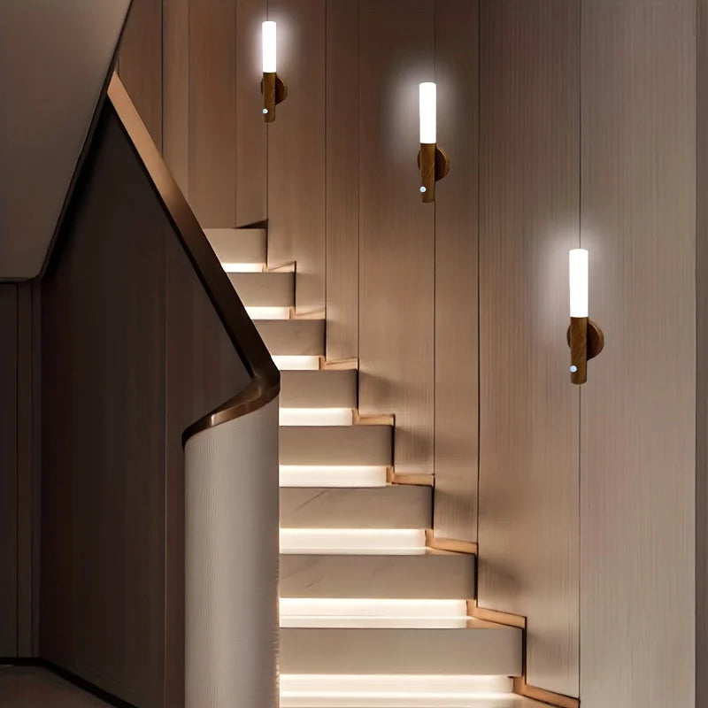 Minimalistische Wandleuchte aus Holz von Oakmira mit Bewegungsmelder