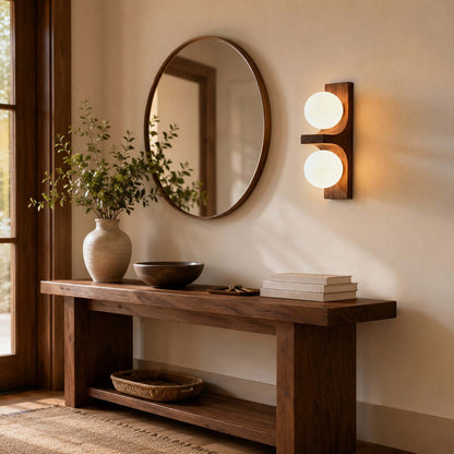 Wandlampe aus Holz mit zwei Kugeln