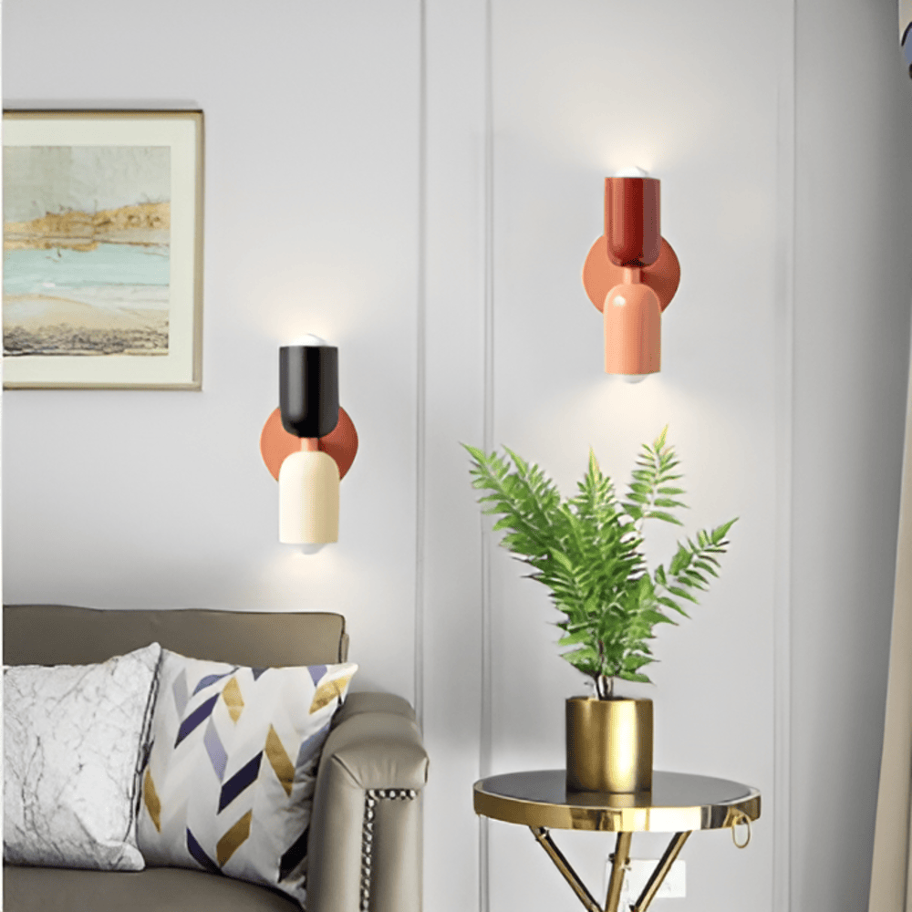 Miravel Bauhaus-Wandleuchte aus Eisen in Kapseldesign