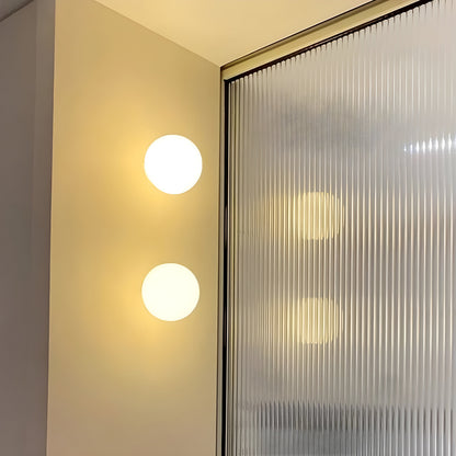 Orbelle minimalistische Wandleuchte aus Milchglas