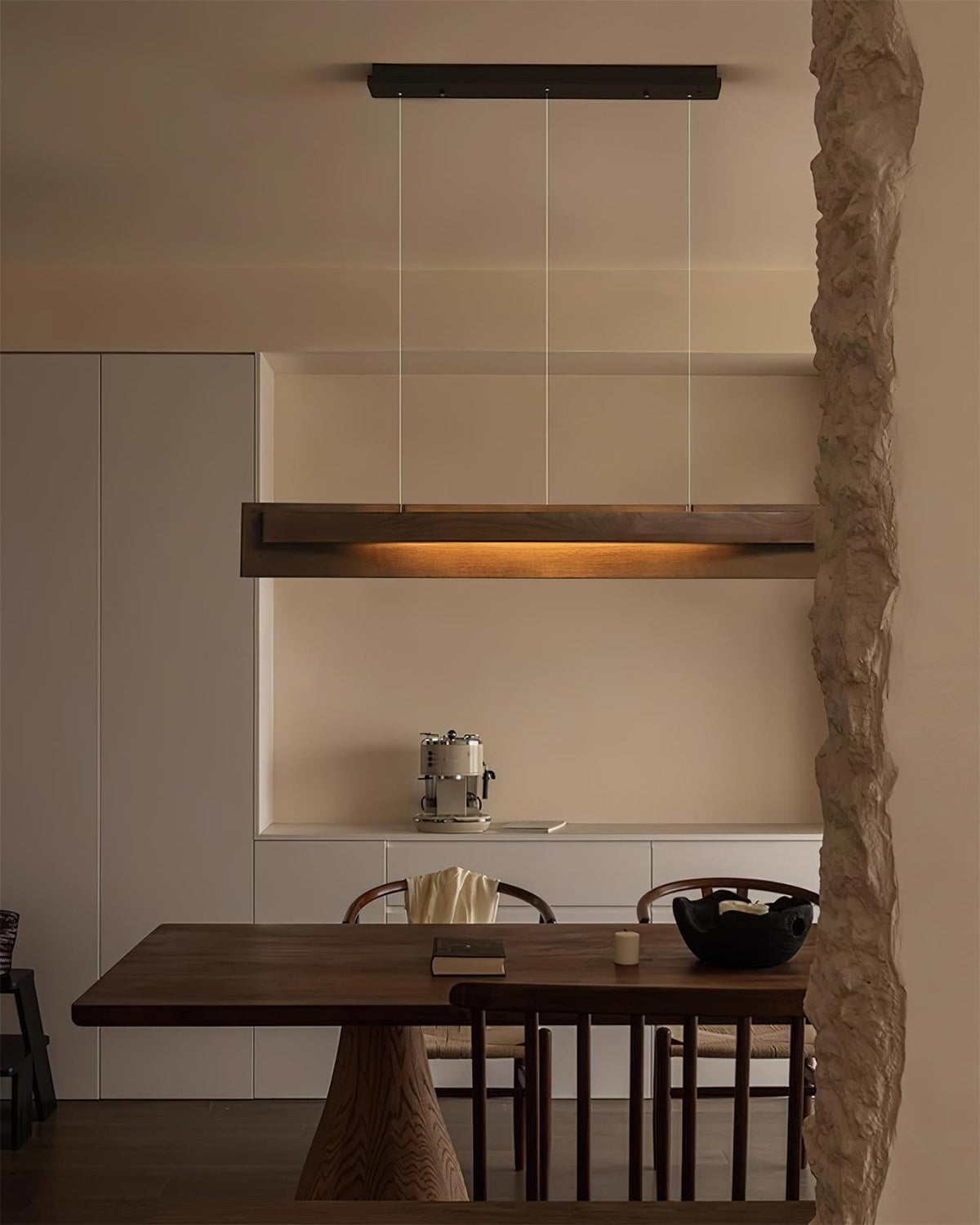 Lineare Holz-LED-Pendelleuchte