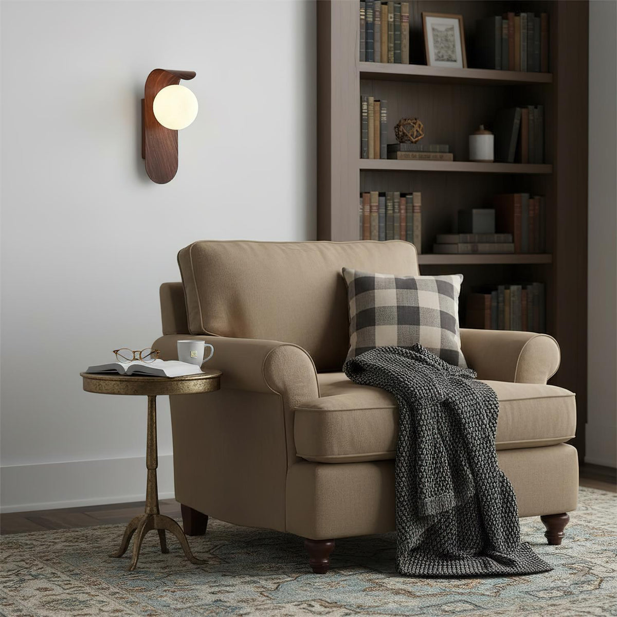 Minimalistische Velmara-Holz-Wandleuchte in Globusform