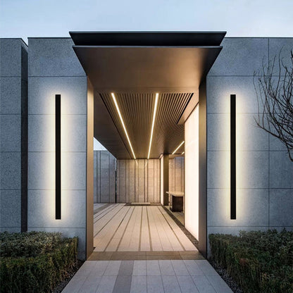 Veldrin minimalistisches, schlankes schwarzes Außen-Wandlicht aus Metall