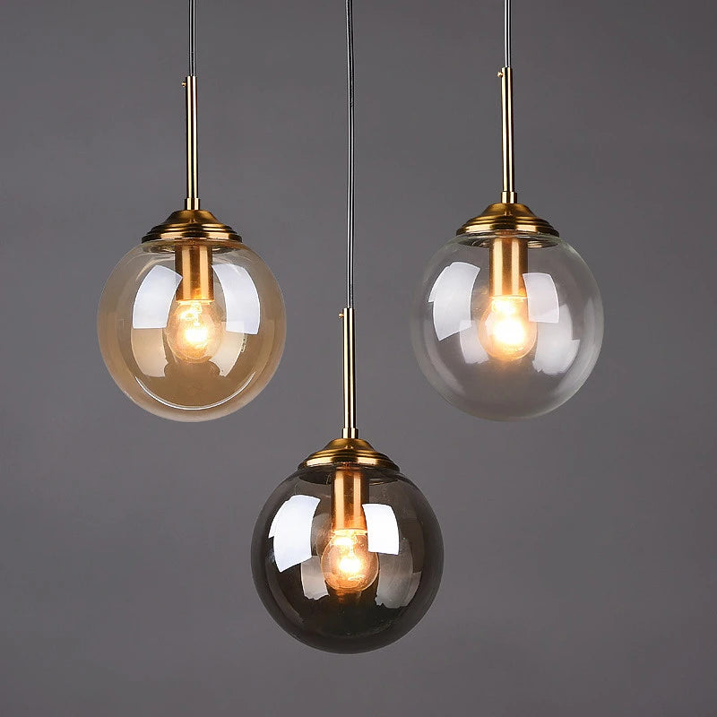 Orbelle Art-déco-Pendelleuchte aus Messing mit Glaskugel