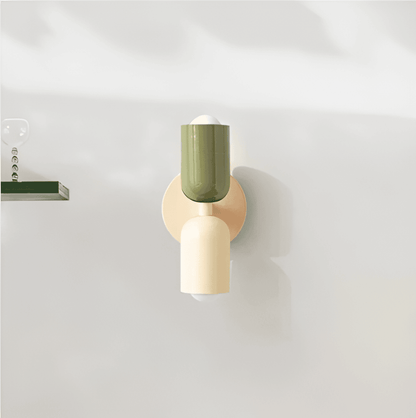Miravel Bauhaus-Wandleuchte aus Eisen in Kapseldesign