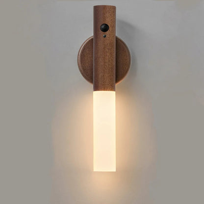 Minimalistische Wandleuchte aus Holz von Oakmira mit Bewegungsmelder