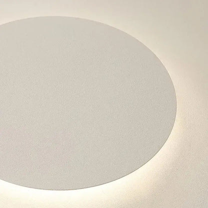 Flache Deckenleuchte aus mehrschichtigem Metall