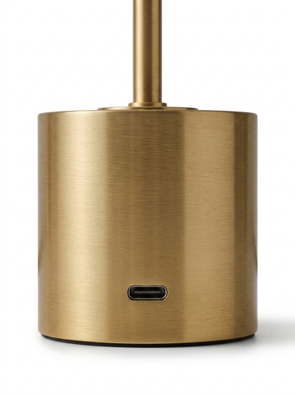 Pravena Mid-Century-Messing-Tischlampe