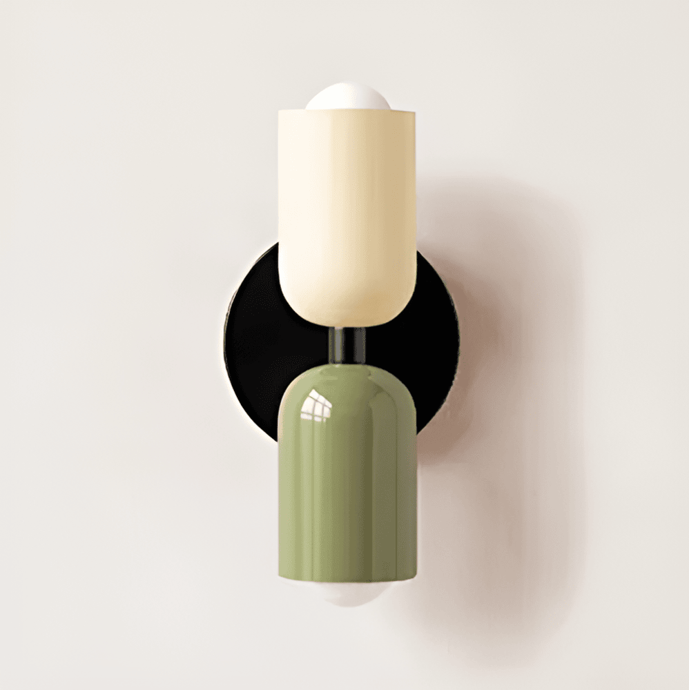 Miravel Bauhaus-Wandleuchte aus Eisen in Kapseldesign