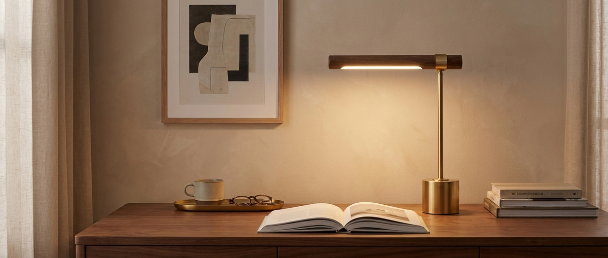 Pravena Mid-Century-Messing-Tischlampe