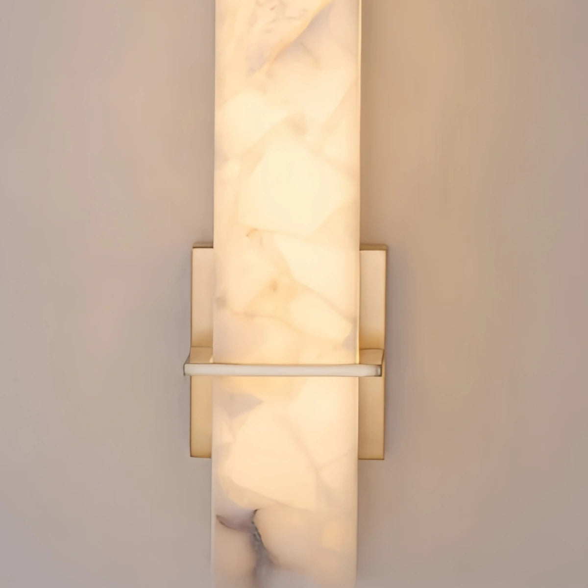 Wandlampe „Quader“ aus Alabaster und Messing