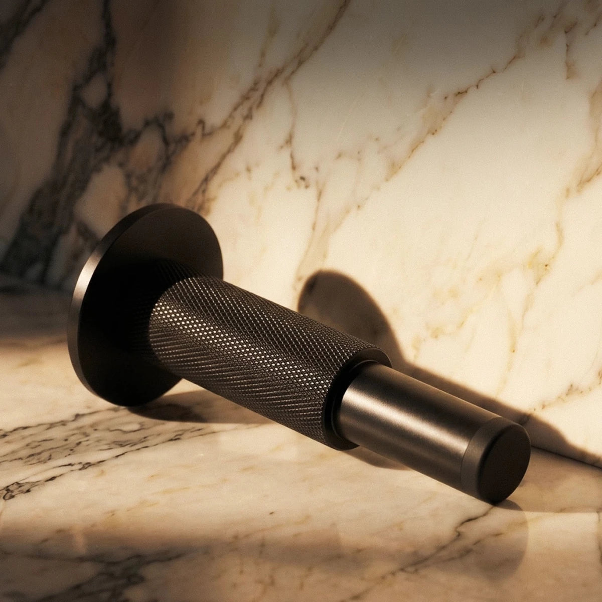 Industrieller Wandtürstopper aus Messing von Oskarel