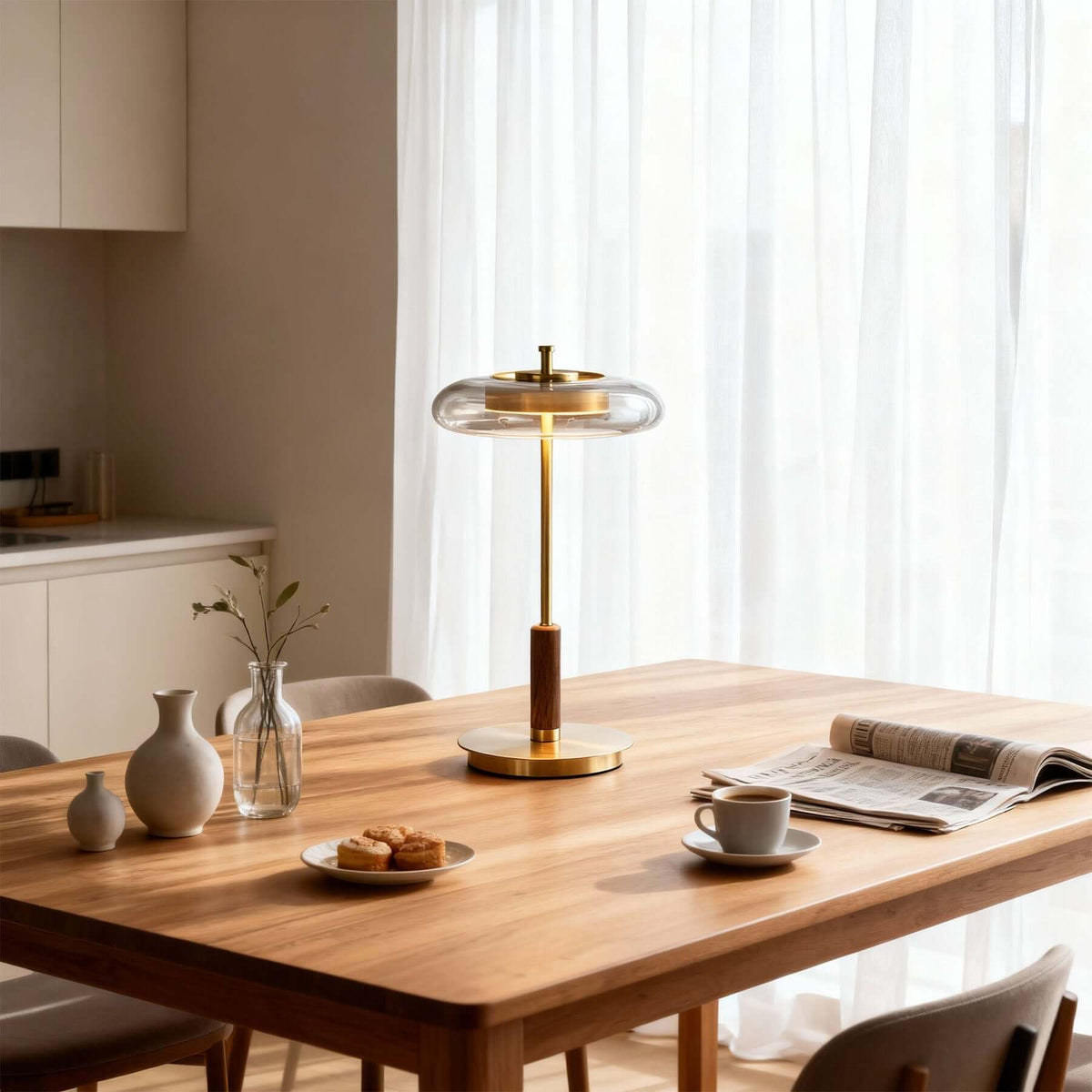 Fenrik Mid-Century-Walnuss-Tischleuchte