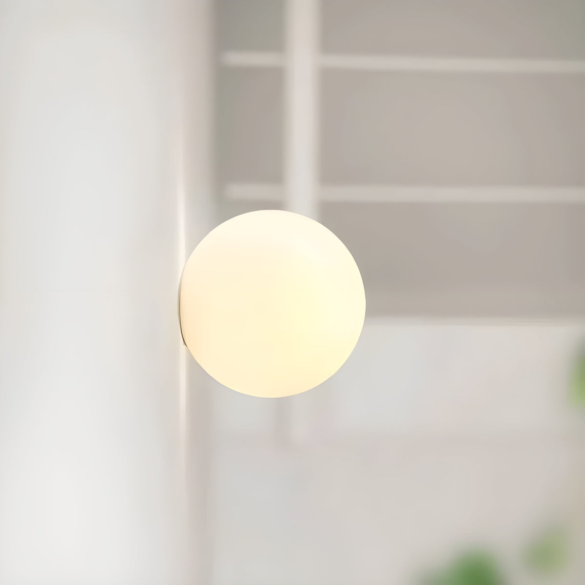 Orbelle minimalistische Wandleuchte aus Milchglas