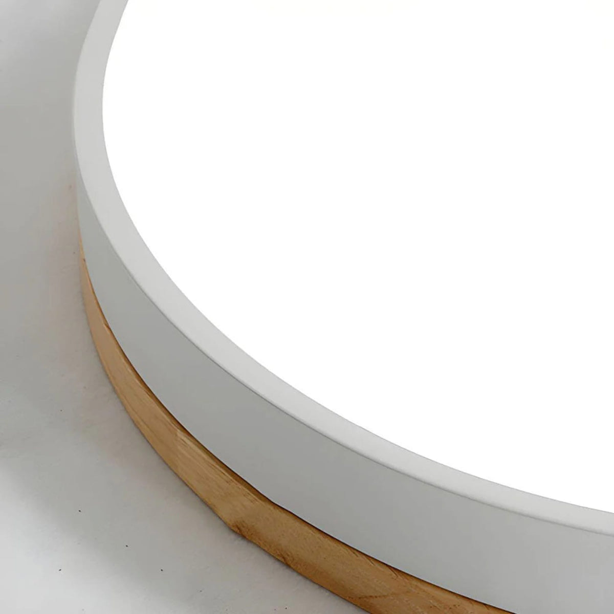 Dimmbares Deckenlicht mit Holzpaneel