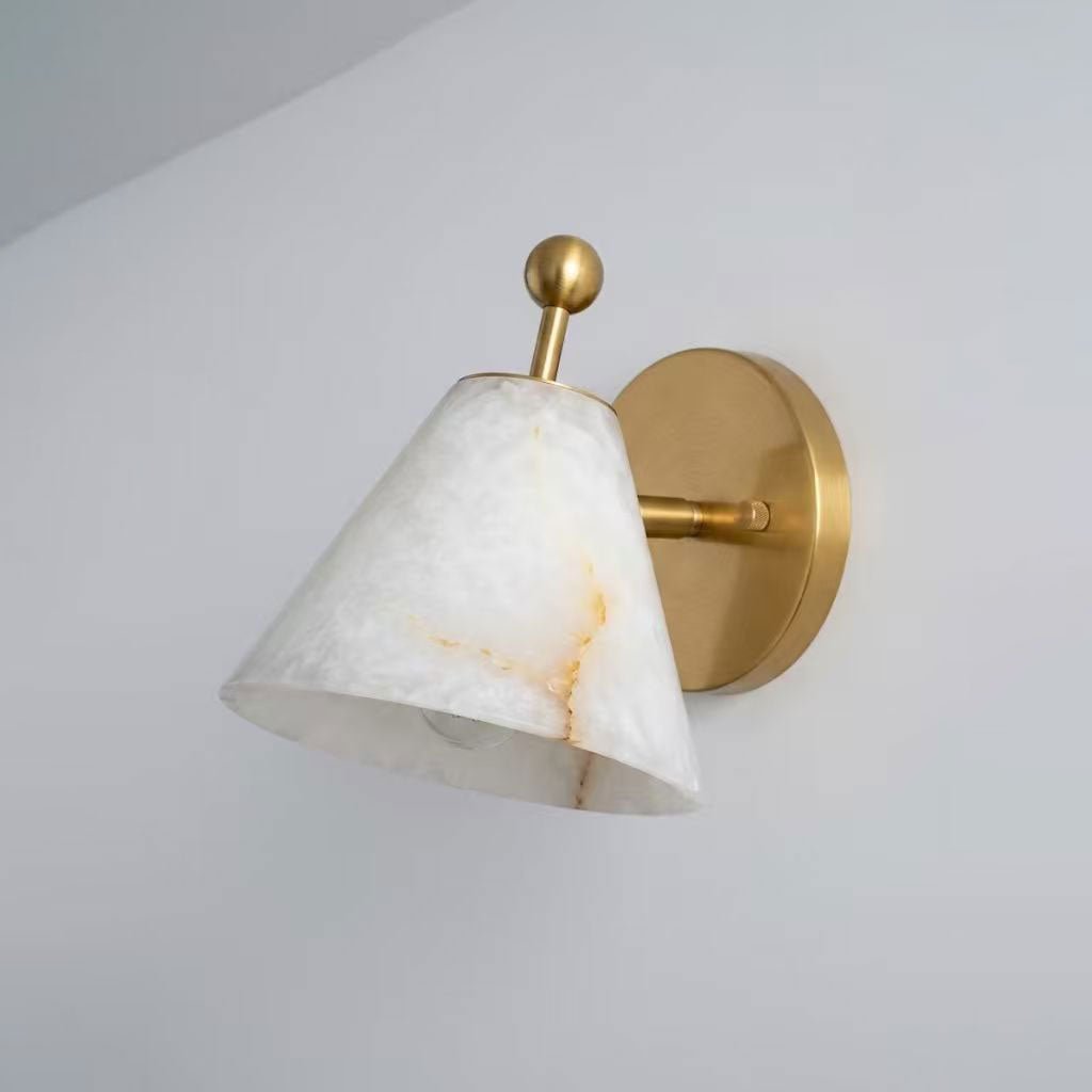 Wandleuchte mit Alabasterkegel