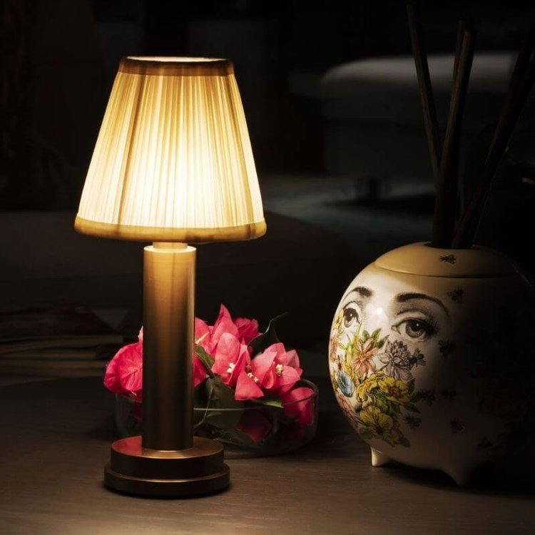 Lumelle minimalistische kabellose Tischlampe aus Stoff