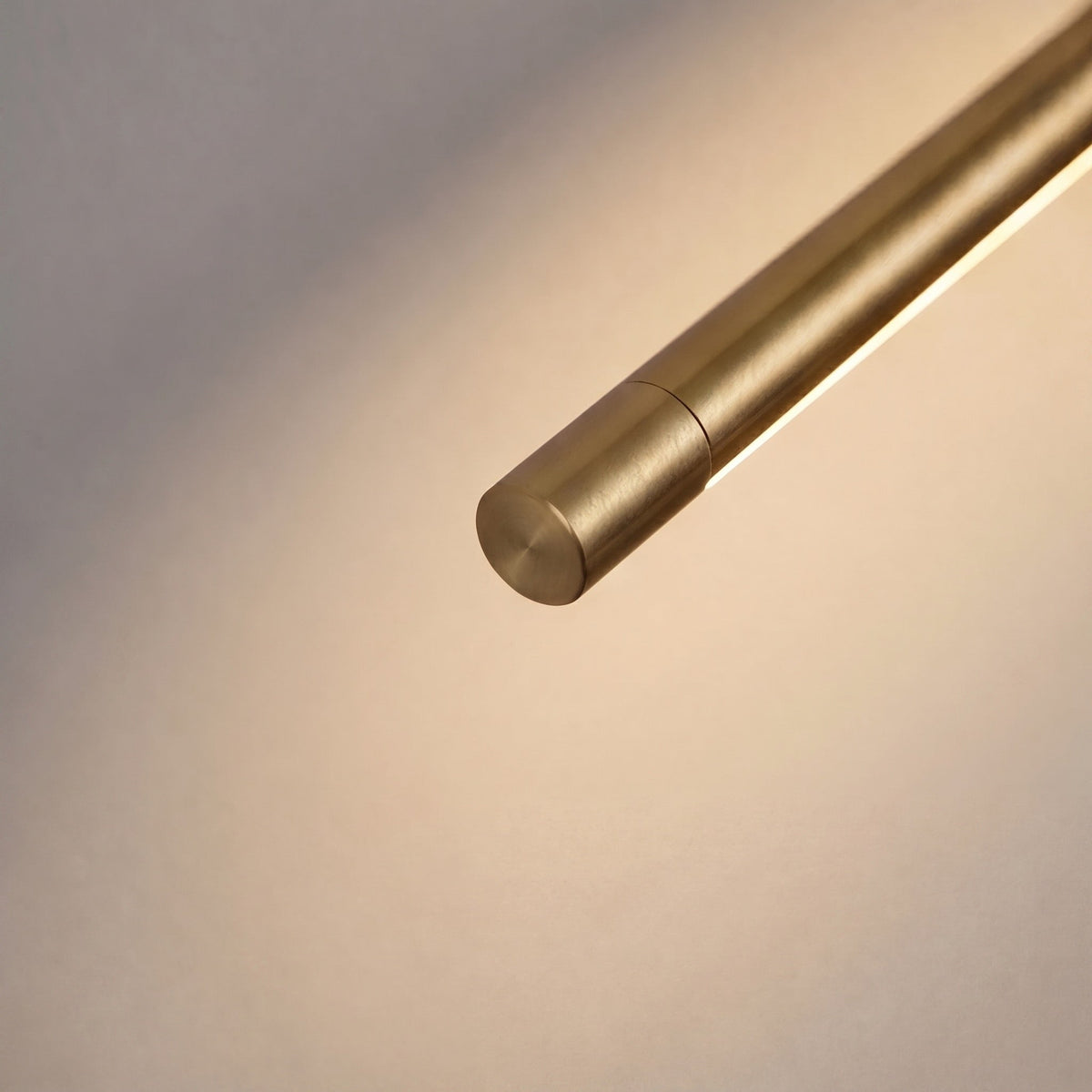 Verstellbare Stab-Wandleuchte für den Schminktisch