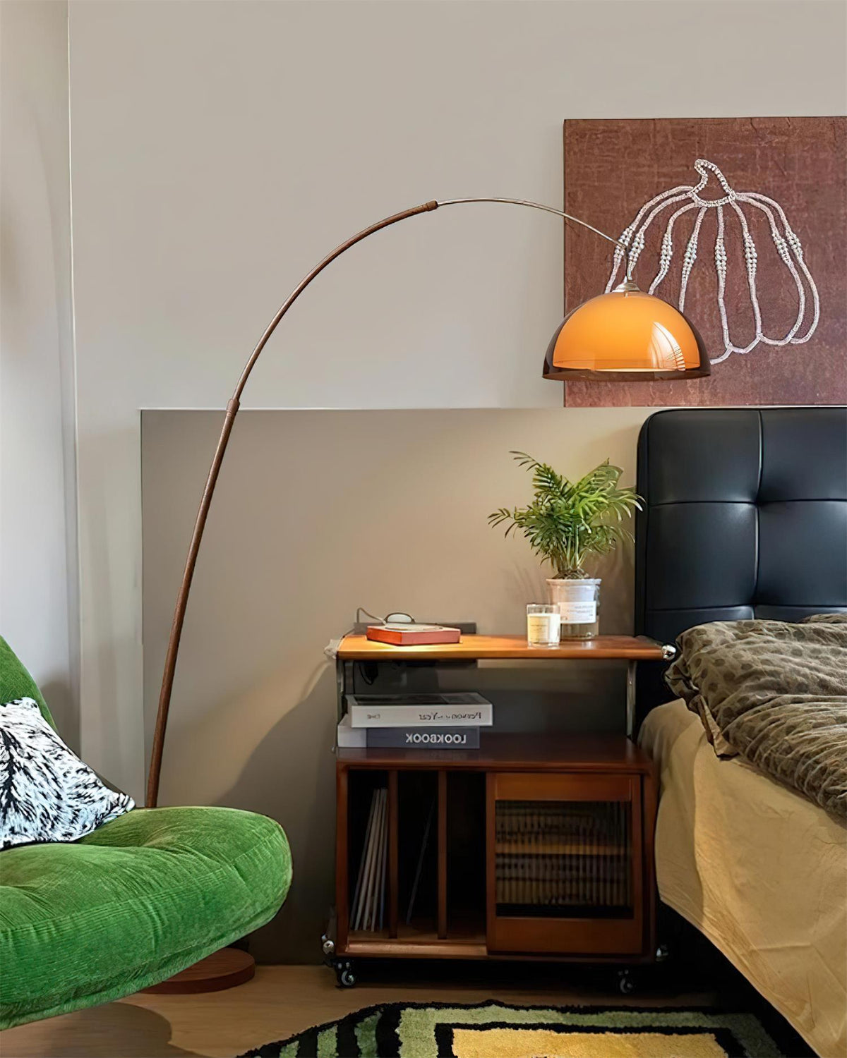 Halberon Bogen-Stehlampe aus Walnussholz