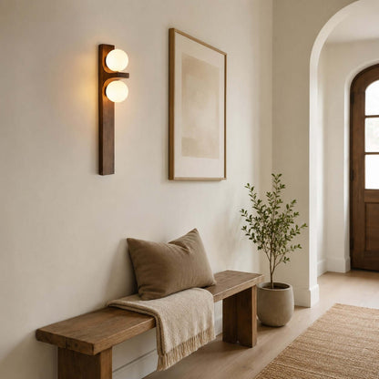 Wandlampe aus Holz mit zwei Kugeln