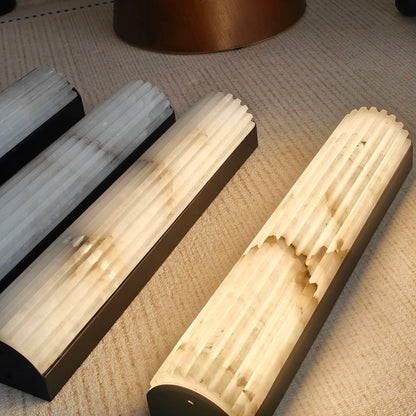 Minimalistische geriffelte Alabaster-Wandleuchte Rivenna