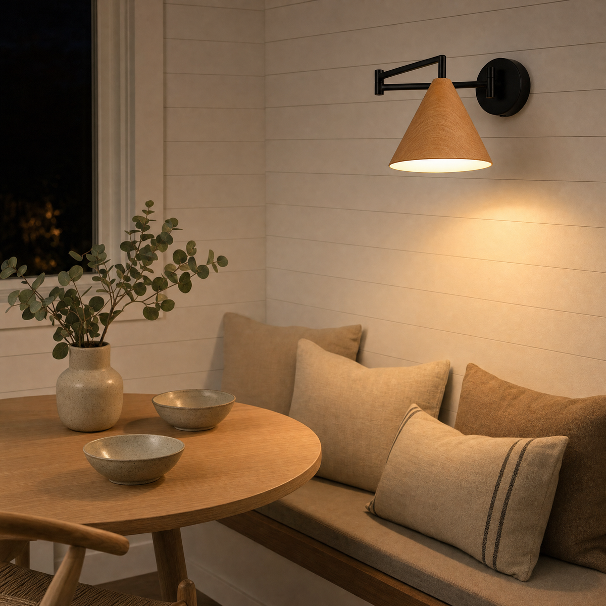 Linnoro skandinavische Wandleuchte mit Holzoptik und Schwenkarm
