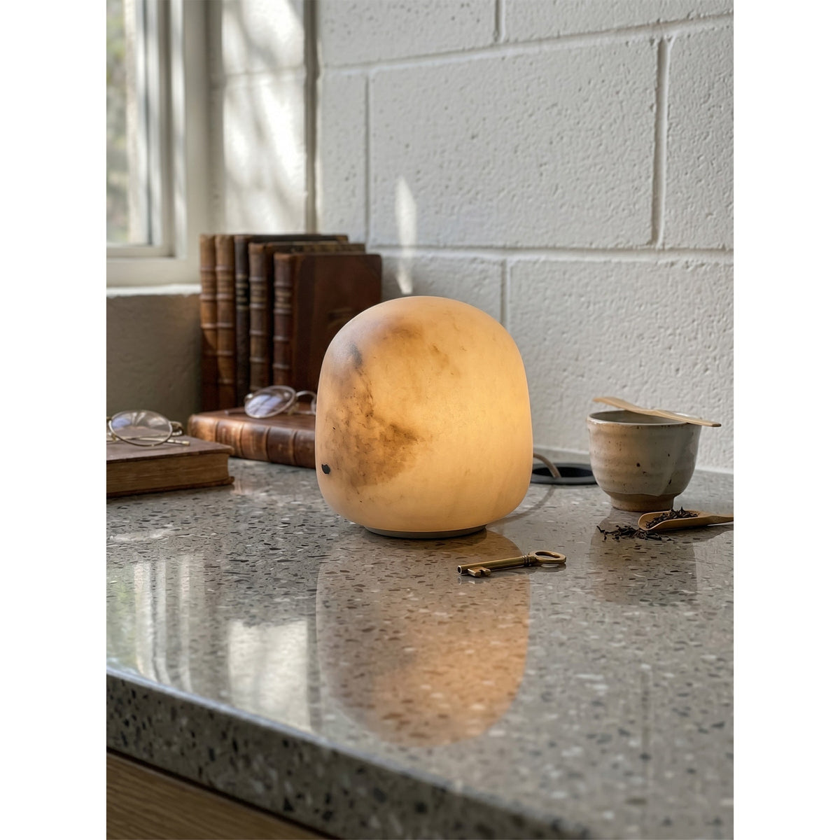 Minimalistische Alabaster-Tischleuchte Alvane
