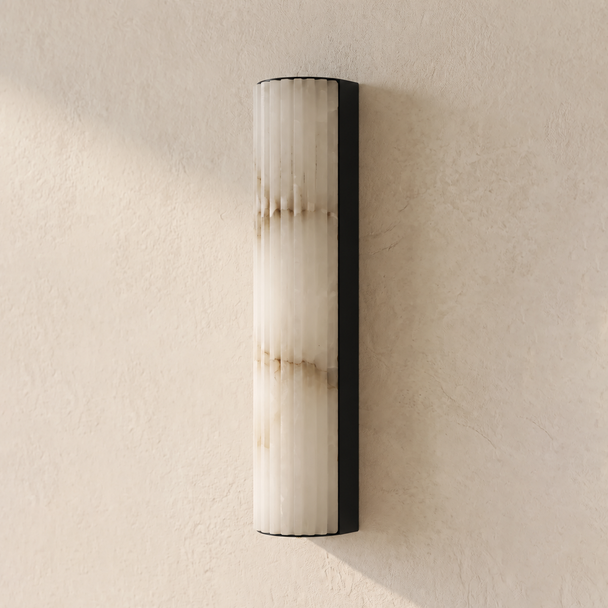 Minimalistische geriffelte Alabaster-Wandleuchte Rivenna