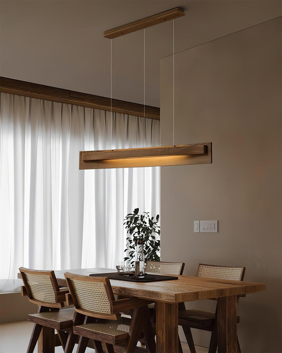 Lineare Holz-LED-Pendelleuchte