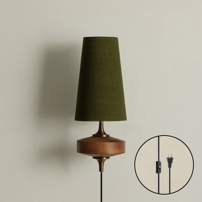 Wandlampe zum Einstecken aus Walnussholz und Messing