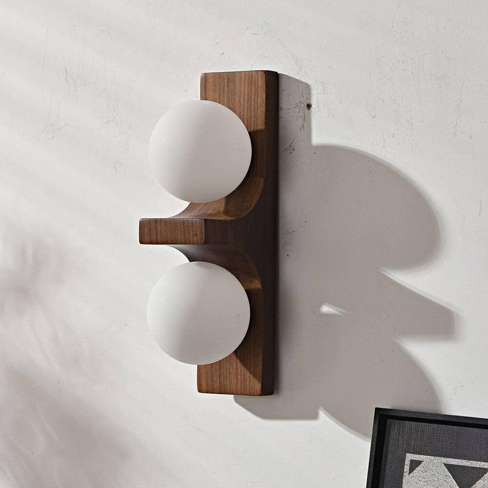 Wandlampe aus Holz mit zwei Kugeln