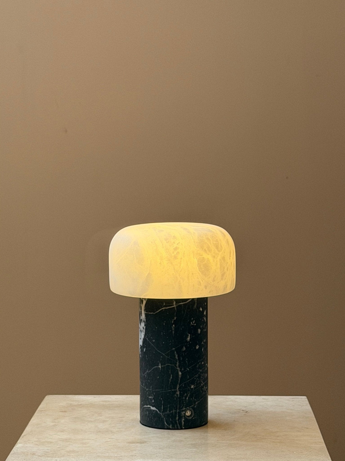 Brenvale Wabi-Sabi-Travertin-Tischlampe